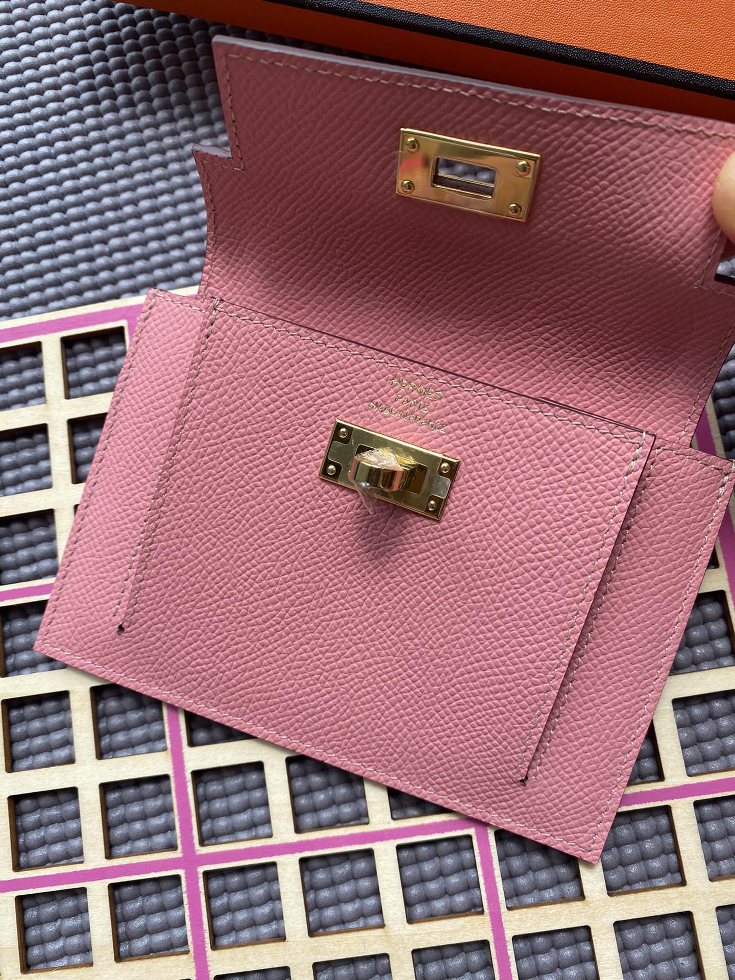 HERMES Kelly Pocket 13.5 Pink Epsom Ghw