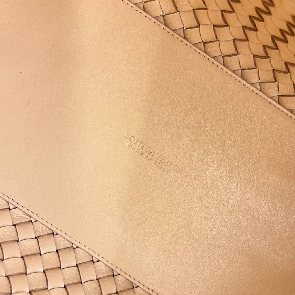 BOTTEGA VENETA SMALL CABAT 32 IN CREAM LAMBSKIN