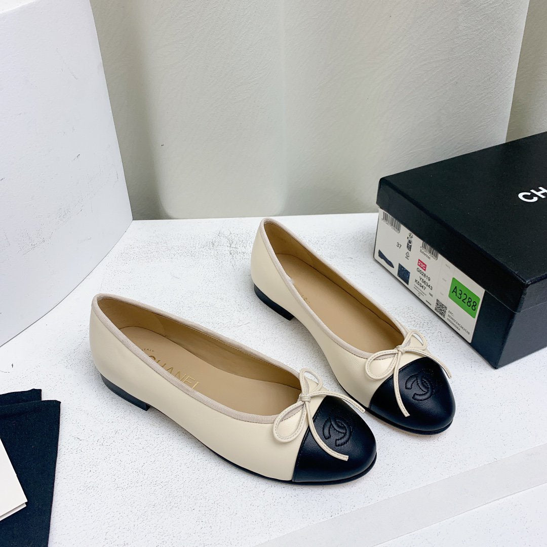 CHANEL ballet flat light beige black lambskin