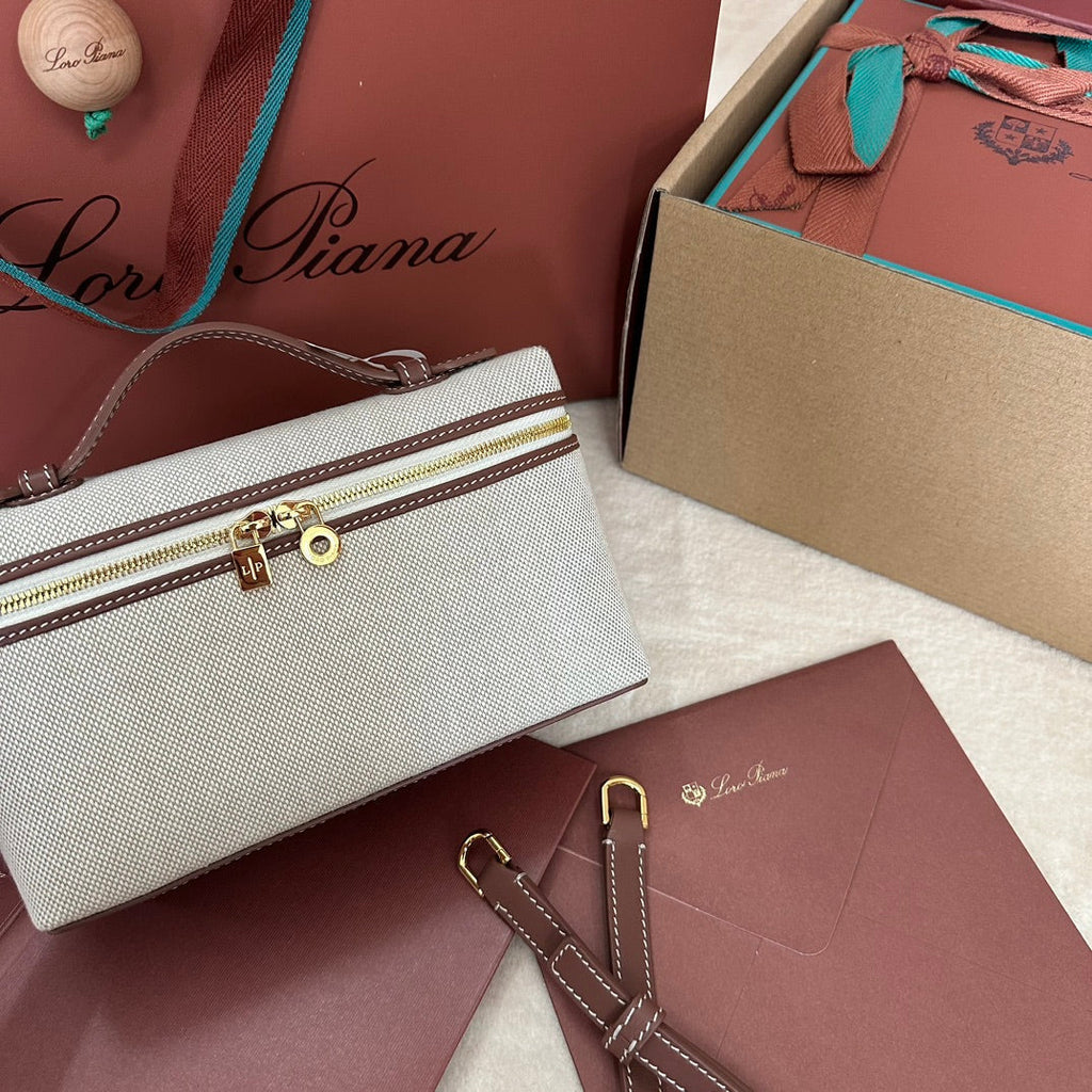 EXTRA POCKET L19 IN WHITE CANVAS AND CHESTNUT BROWN CALFSKIN WITH GOLD HARDWARE
