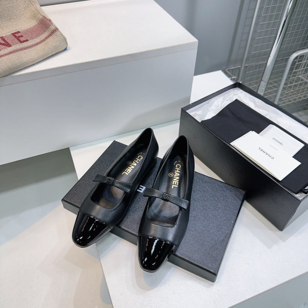 CHANEL FLAT MARY JANE SHOES 25S IN BLACK GLOSSY LAMBSKIN WITH BOW
