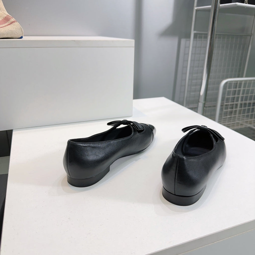 CHANEL FLAT MARY JANE SHOES 25S IN BLACK GLOSSY LAMBSKIN WITH BOW