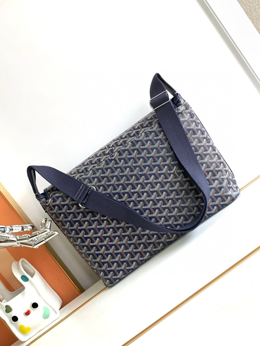 CAPETIEN MESSENGER BAG 39 IN NAVY BLUE GOYARDINE CANVAS AND CALFSKIN