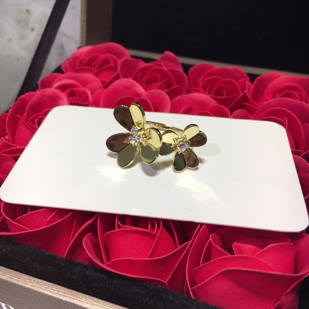 Van Cleef & Arpels Frivole Between The Finger Ring