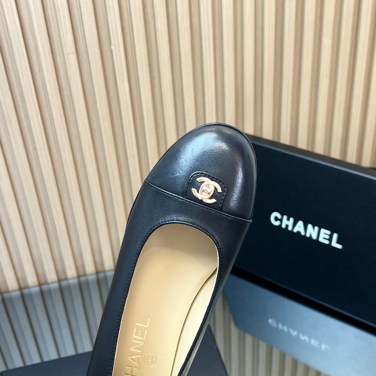 CHANEL 25S BALLET FLATS IN BLACK LAMBSKIN GOLD HARDWRE