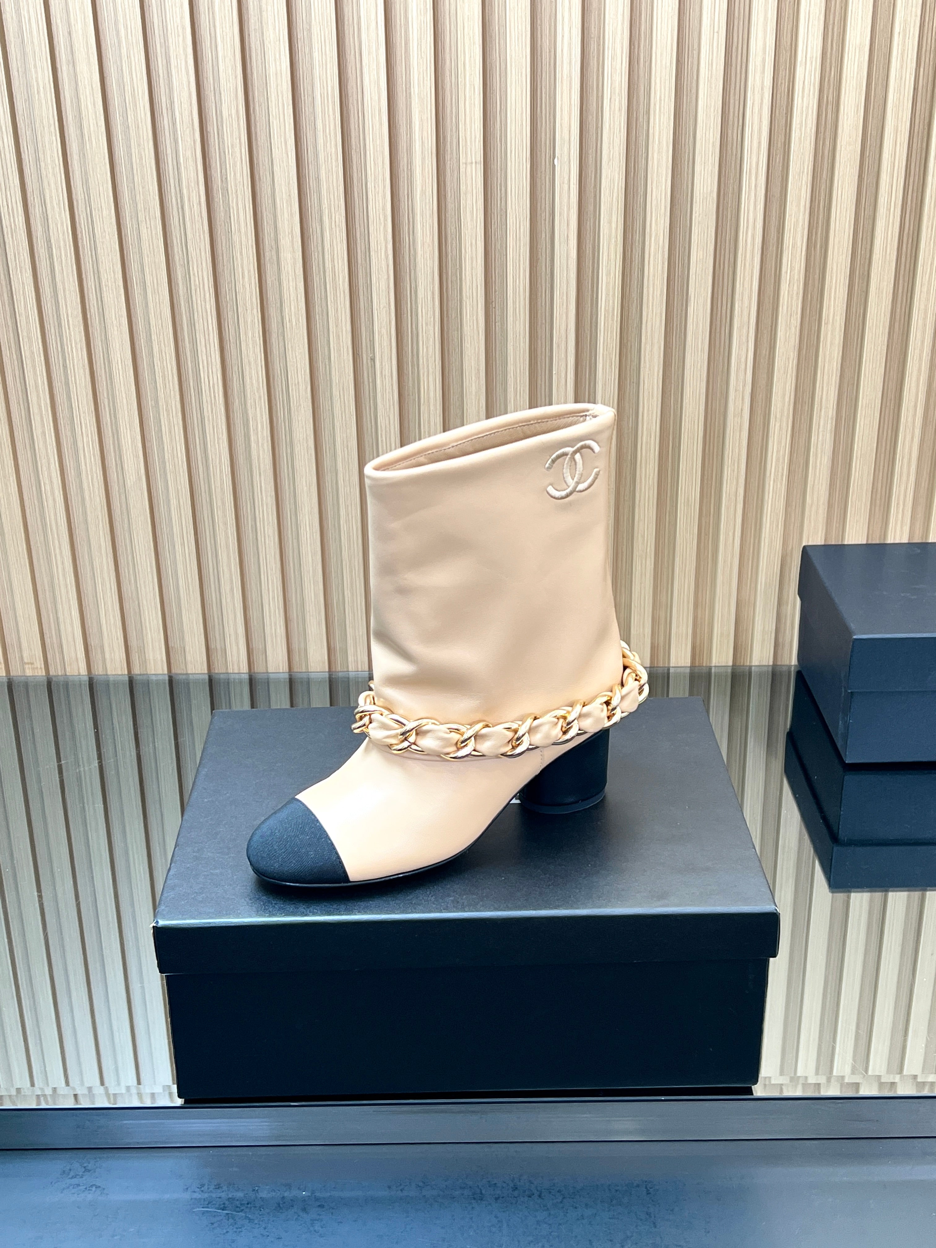 CHANEL 25S LOW BOOTS 65MM IN BEIGE CALFSKIN GOLD HARDWARE