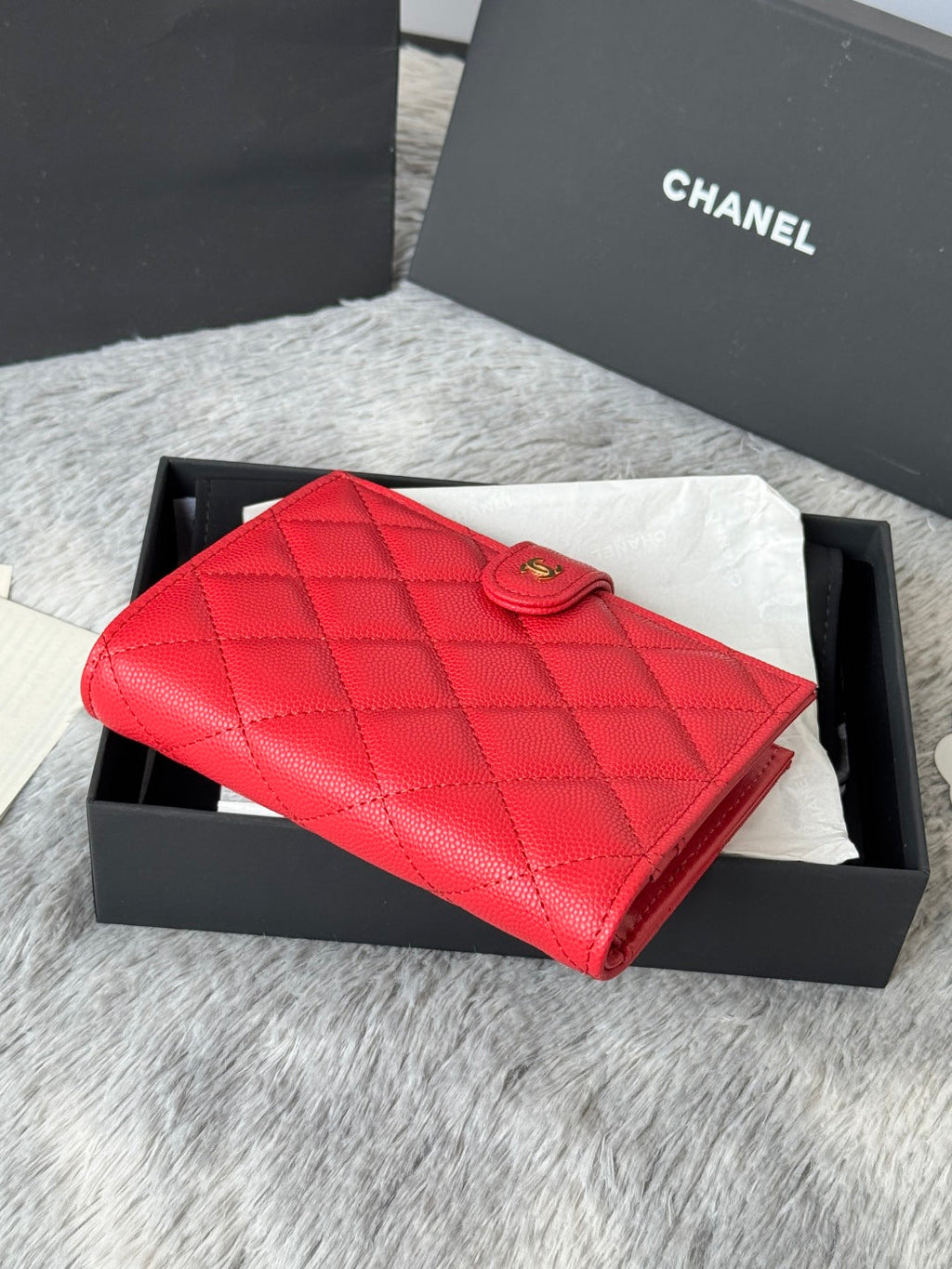 CHANEL 25S MULTI PURPOSE PASSPORT WALLET 15 IN VIVID RED CALFSKIN GOLD HARDWARE