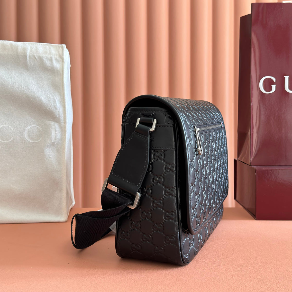 GUCCI 26S CROSSBODY BAG 33 IN BLACK EMBOSSED CALFSKIN