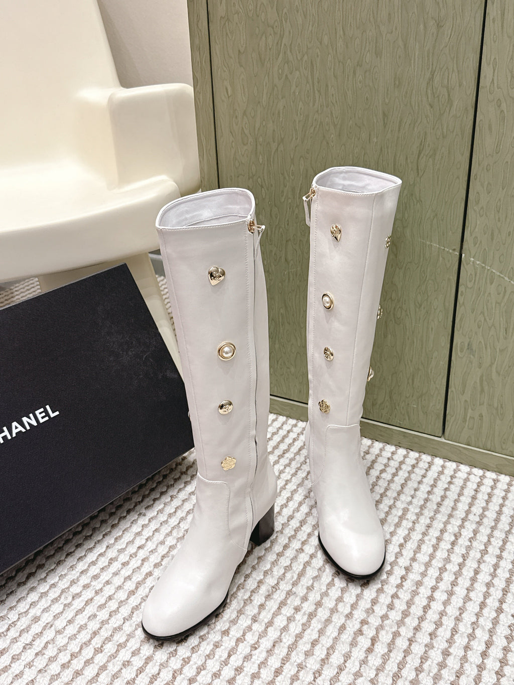 CHANEL 25S KNEE-HIGH BOOTS IN WHITE CALFSKIN WITH RHINESTONES