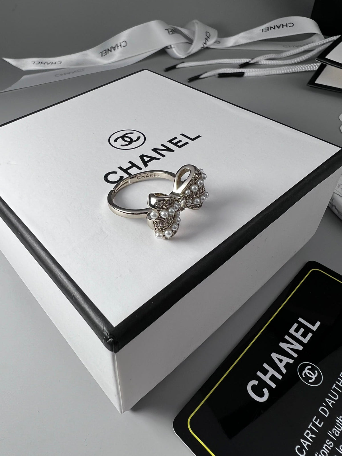 18K  Chanel Bow Tie Pearls Ring