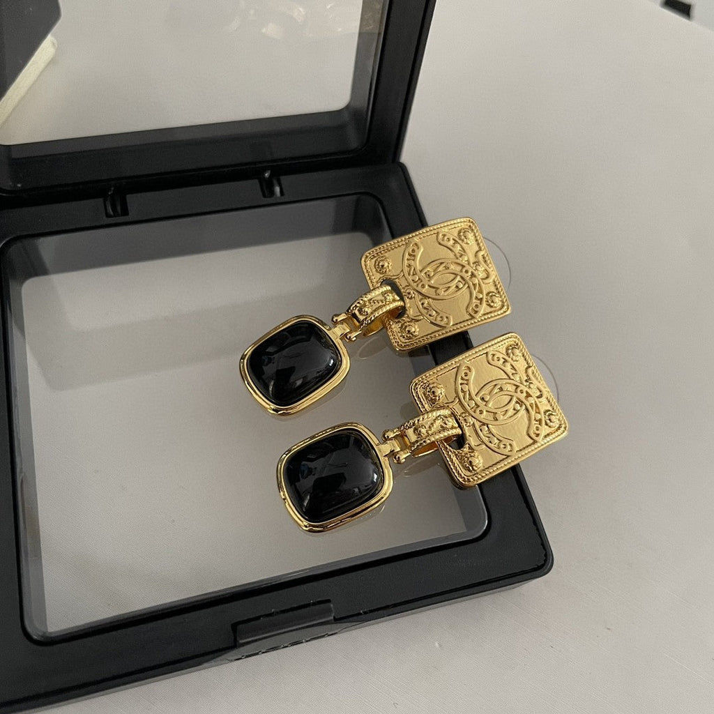 18K  Chanel Black Pearl Earrings