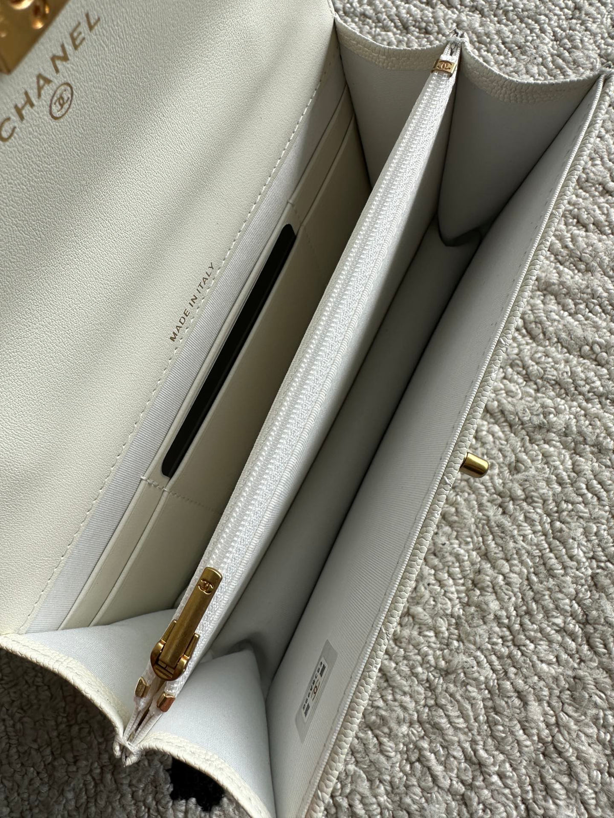 CHANEL 25S CLASSIC WALLET ON CHAIN 19 IN WHITE LAMBSKIN WITH GOLD HARDWARE