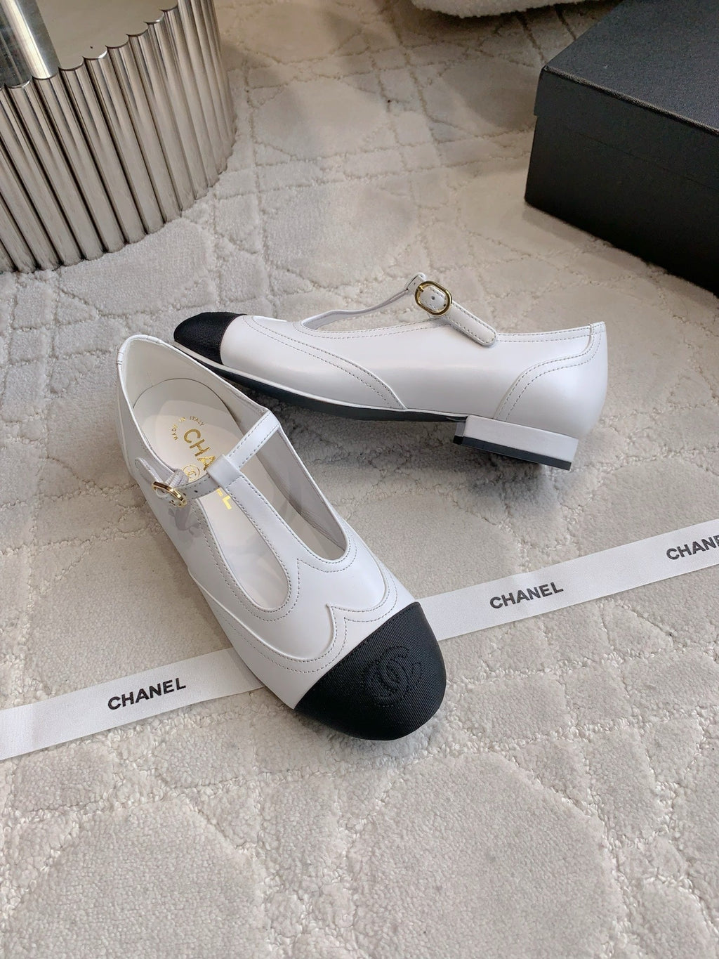 CHANEL 25S MARY JANE IN BLACK AND WHITE CALFSKIN GOLD HARDWARE