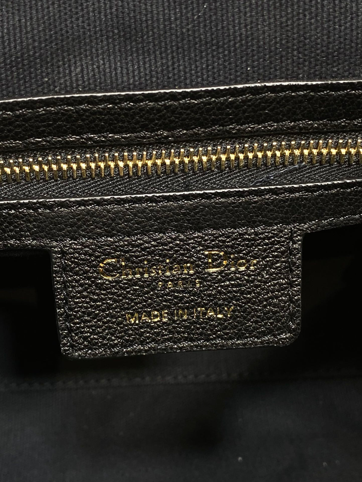 DIOR 25S MEDIUM VOYAGE BAG 28 IN BLACK FLAT MACROCANNAGE GRAINED CALFSKIN