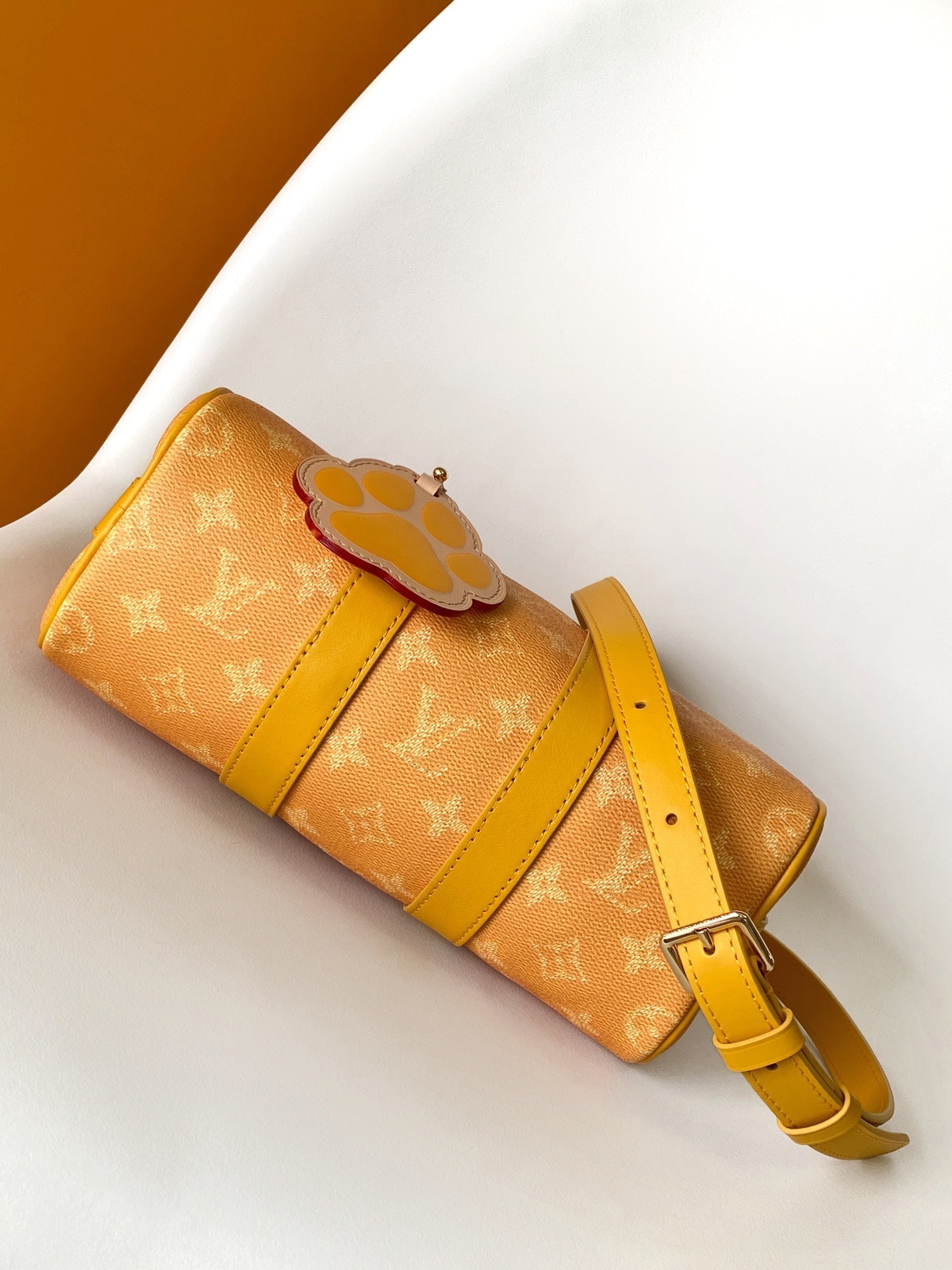 LOUIS VUITTON KEEPALL BANDOULIÈRE 25 IN ORANGE MONOGRAM HERITAGE CANVAS