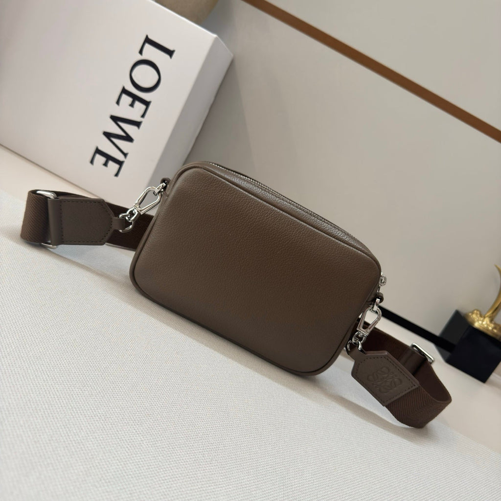 LOEWE 25S PEBBLE BAG 20 IN DARK TAUPE CALFSKIN SILVER HARDWARE
