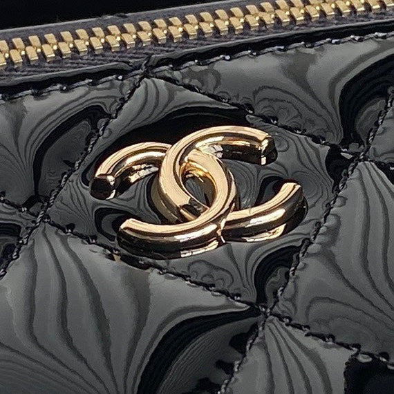 CHANEL 25S VANITY CASE 17 IN BLACK PATENT CALFSKIN GOLD HARDWARE