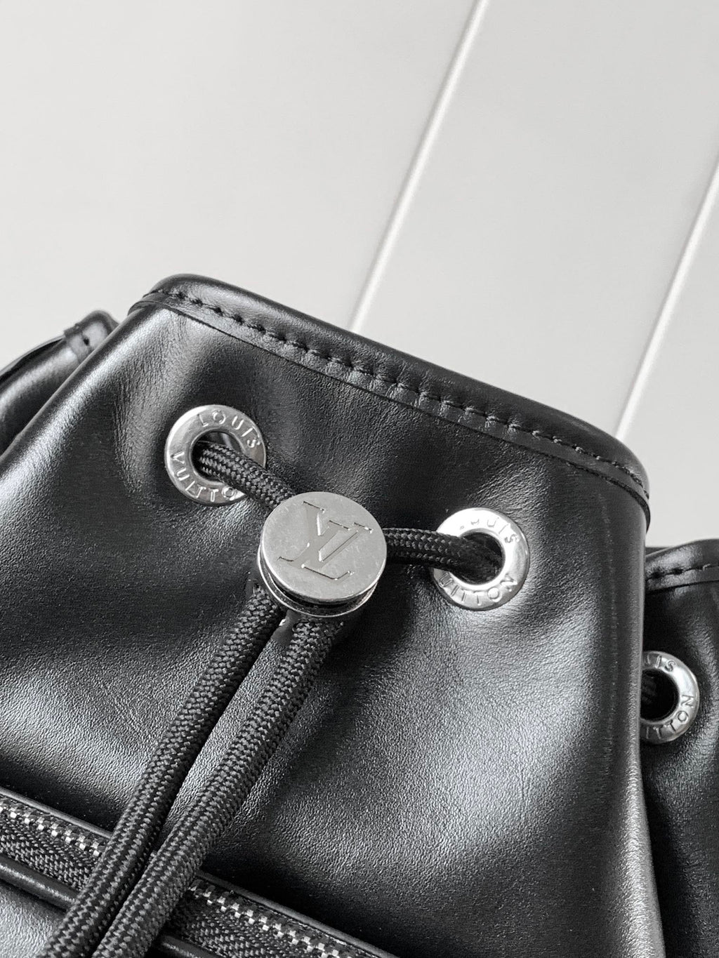 LOUIS VUITTON LV 25S NOÉ CARGO 24 IN BLACK GLOSSY CALFSKIN SILVER HARDWARE