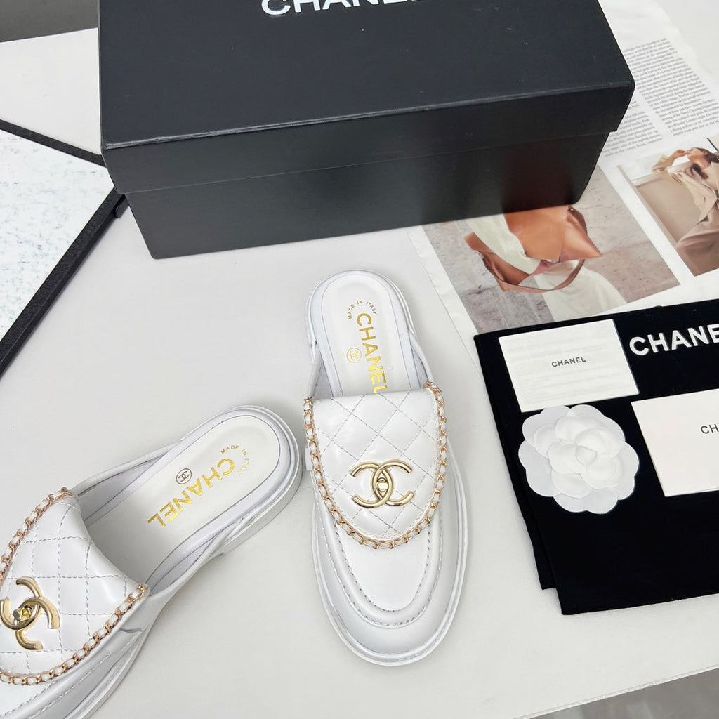 CHANEL 25S MULES WITH CHAIN DETAIL IN WHITE CALFSKIN GOLD HARDWRE