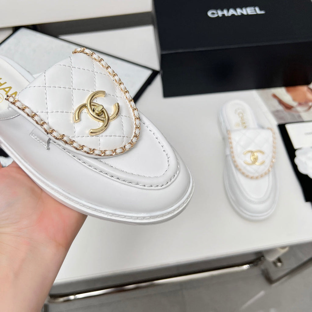 CHANEL 25S MULES WITH CHAIN DETAIL IN WHITE CALFSKIN GOLD HARDWRE