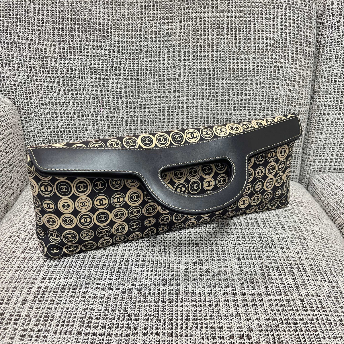CHANEL 25S SHOPPING BAG 46 CM IN BLACK MIX BEIGE CANVAS PRINTED LOGO