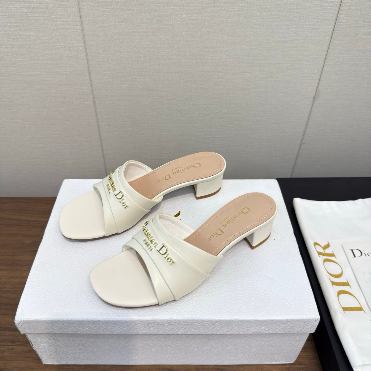 DIOR HIGH HEEL 25S 45 MM IN WHITE LAMBSKIN WITH GOLD HARDWARE
