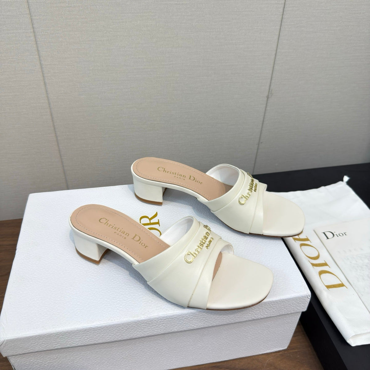 DIOR HIGH HEEL 25S 45 MM IN WHITE LAMBSKIN WITH GOLD HARDWARE
