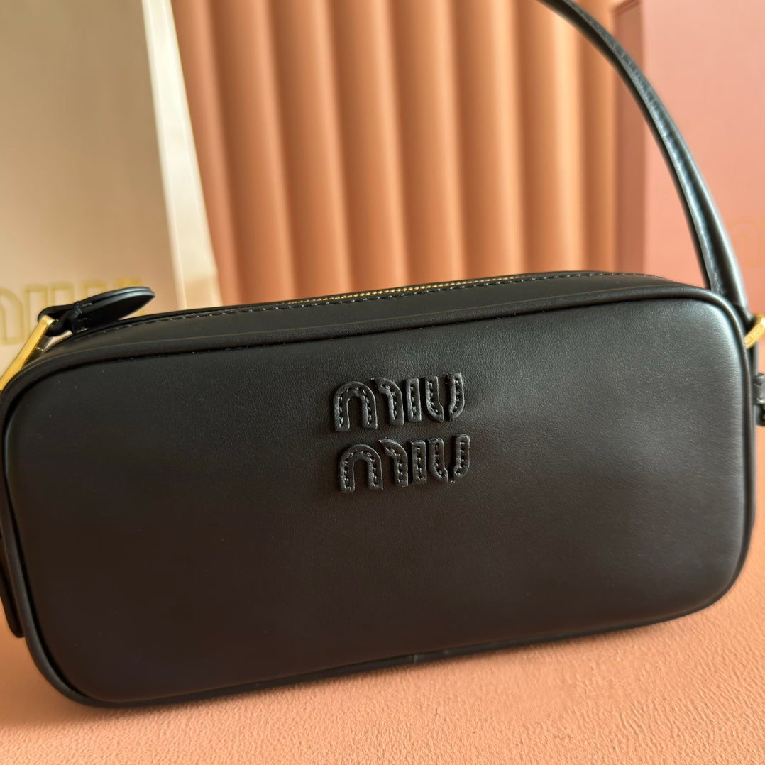 MIUMIU 26S POUCH BAG 20 IN BLACK CALFSKIN GOLD HARDWARE