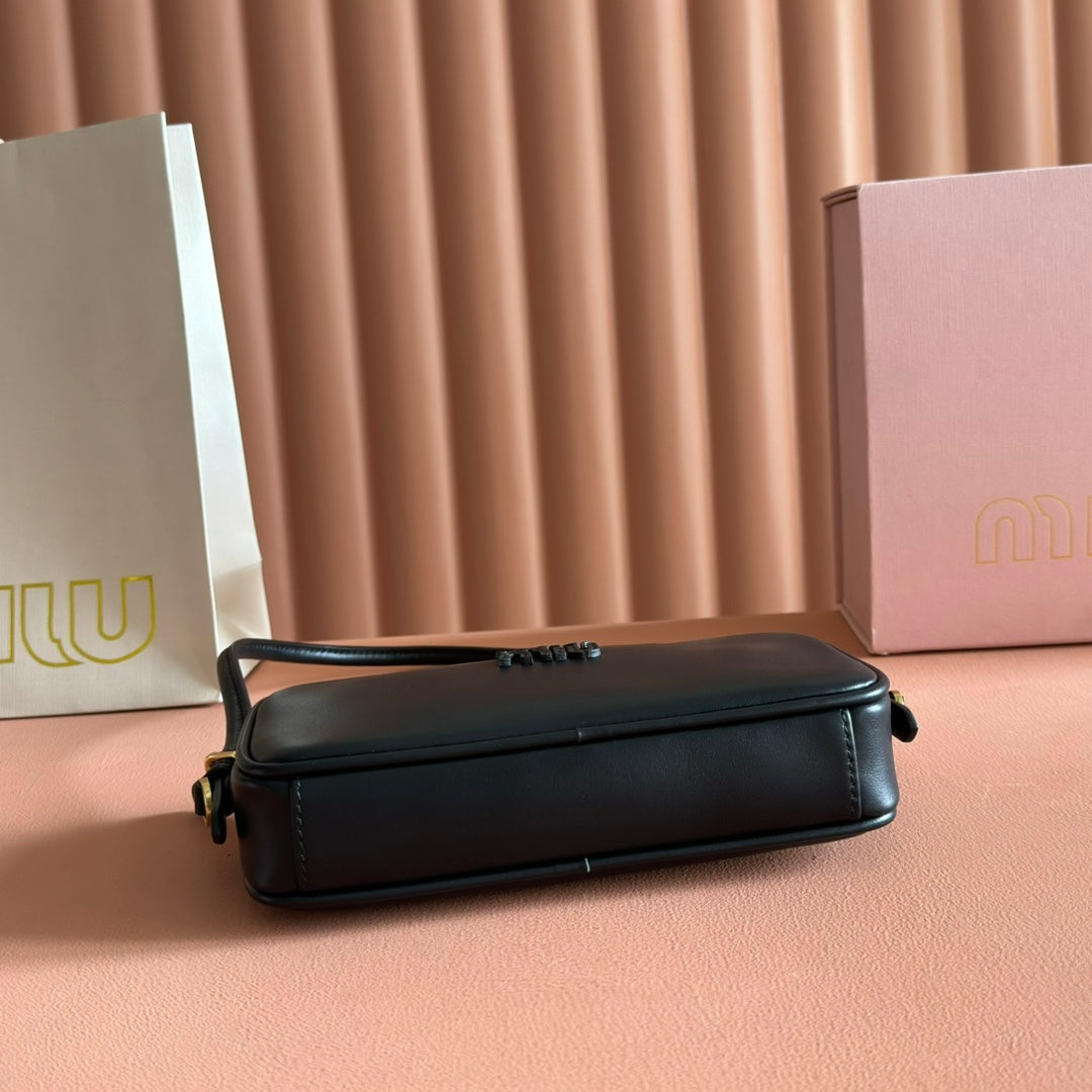 MIUMIU 26S POUCH BAG 20 IN BLACK CALFSKIN GOLD HARDWARE