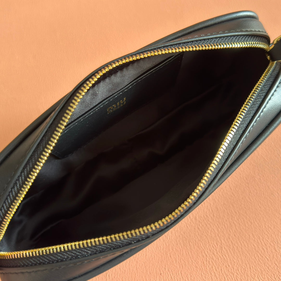 MIUMIU 26S POUCH BAG 20 IN BLACK CALFSKIN GOLD HARDWARE