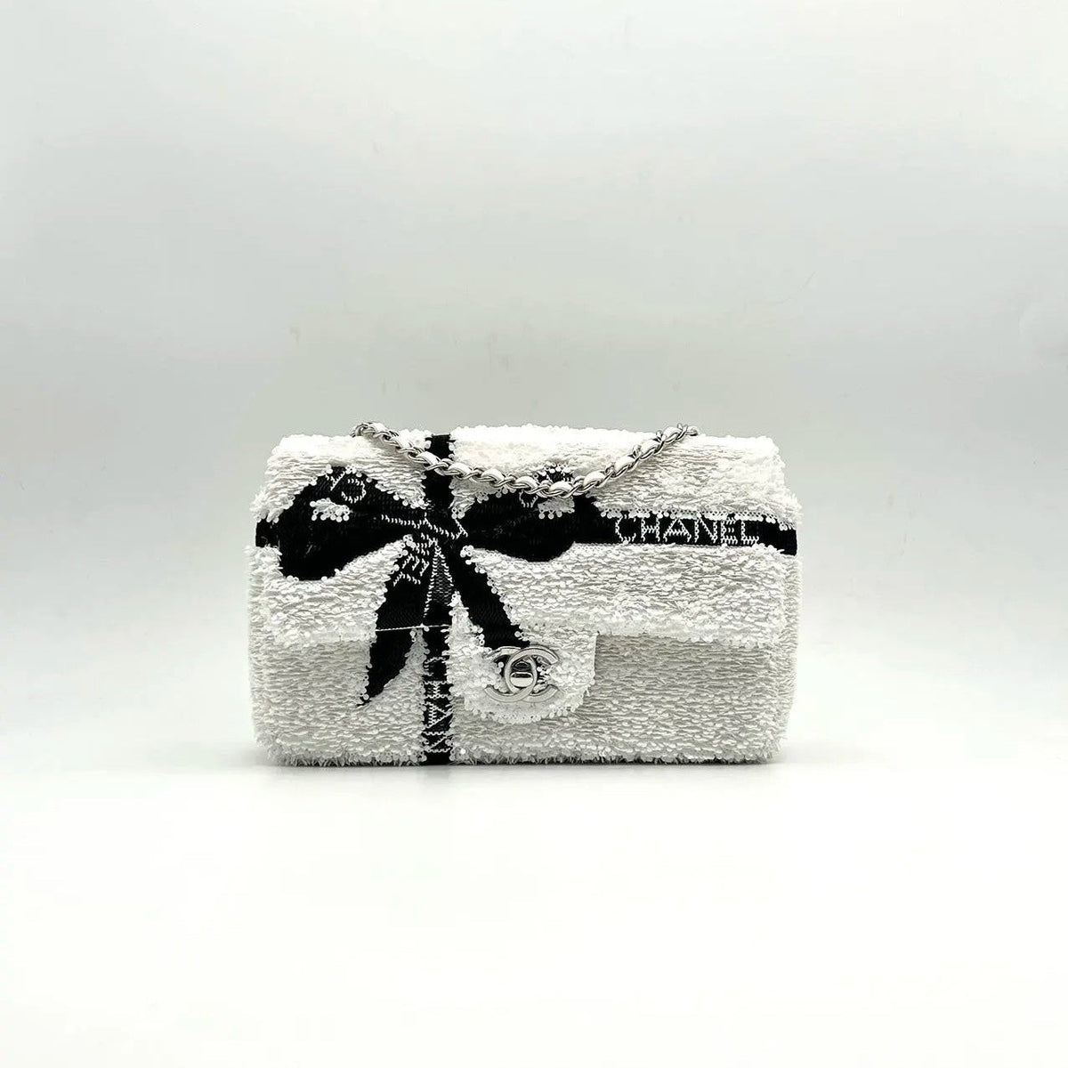 CHANEL 25S FLAP BAG 20 CM IN WHITE SEQUINS WITH BLACK BOW