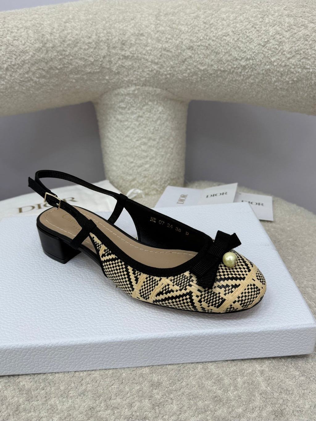 DIOR HIGH SLINGBACK 30 MM 25S IN BLACK AND BEIGE RAFFIA WITH PEARL