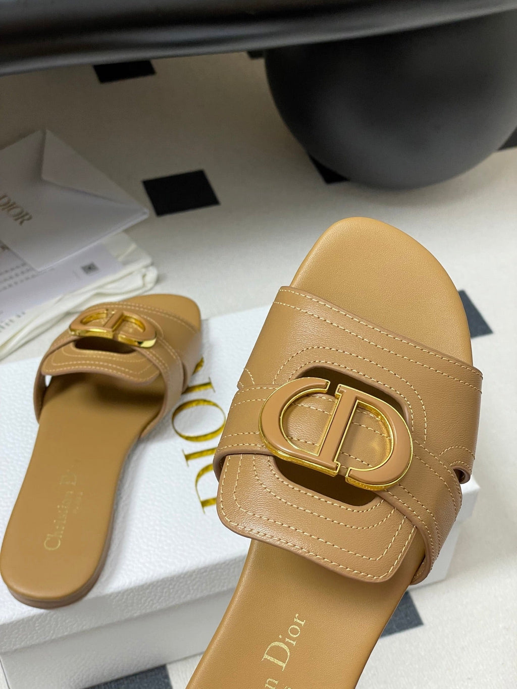 DIOR CLASSIC MONTAIGNE SANDALS 25S IN LIGHT BROWN LAMBSKIN WITH CD LOGO