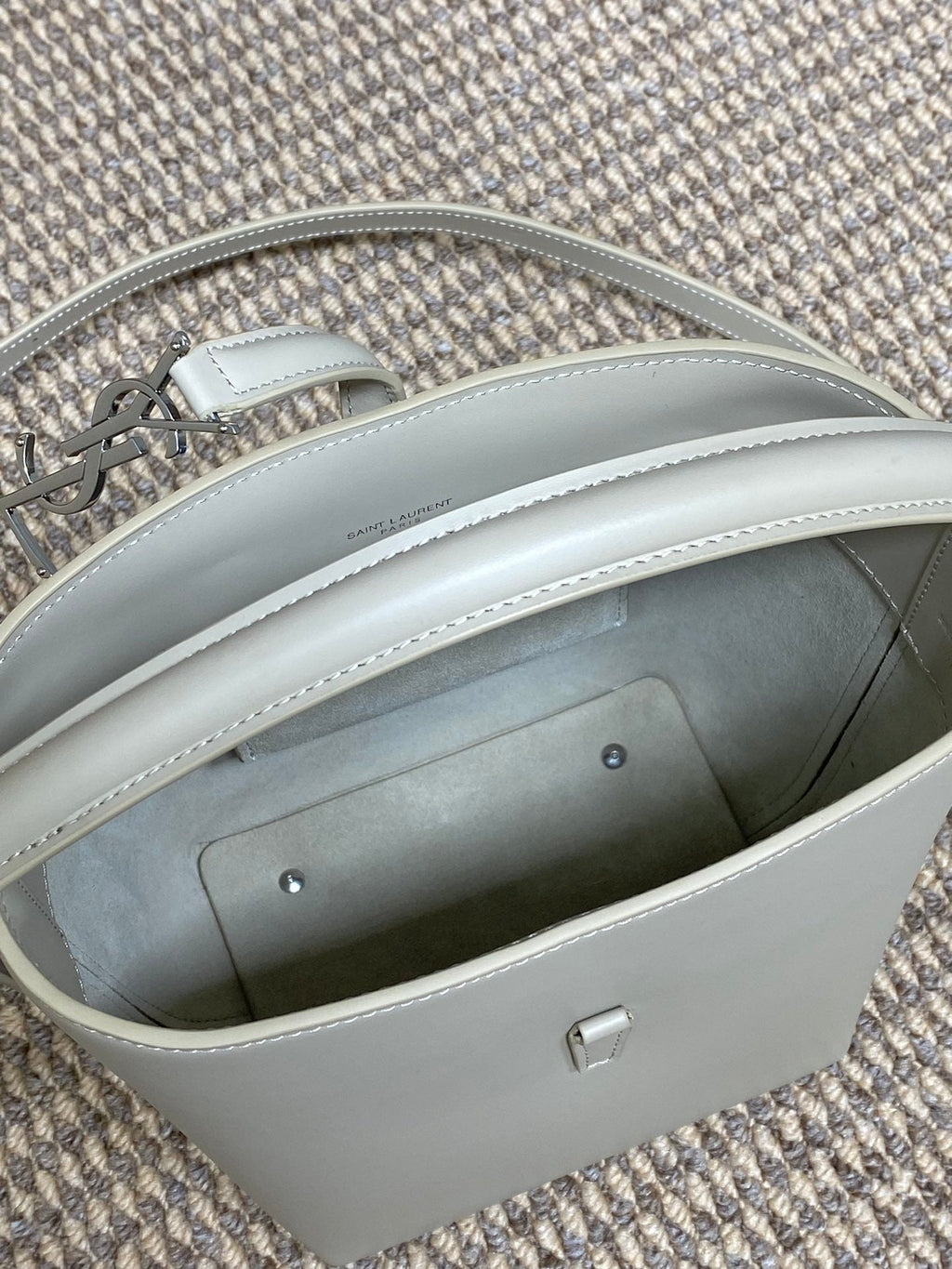 LE 37 SMALL BUCKET BAG 20 IN WHITE CALFSKIN SILVER HARDWARE