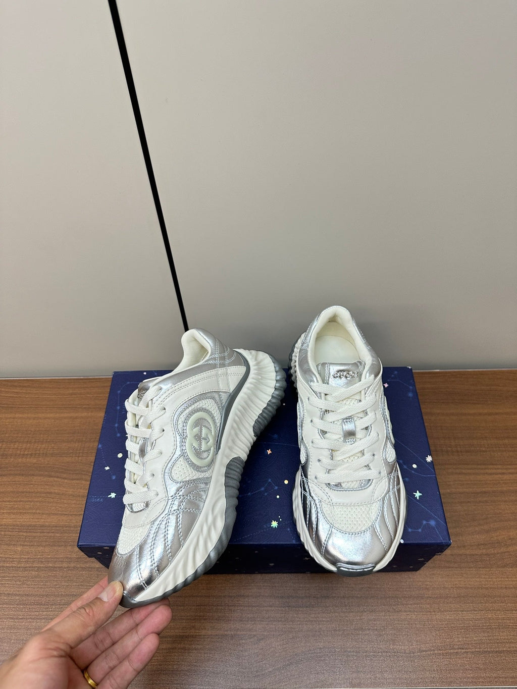 GUCCI Ripple Leather Sneakers White Silver