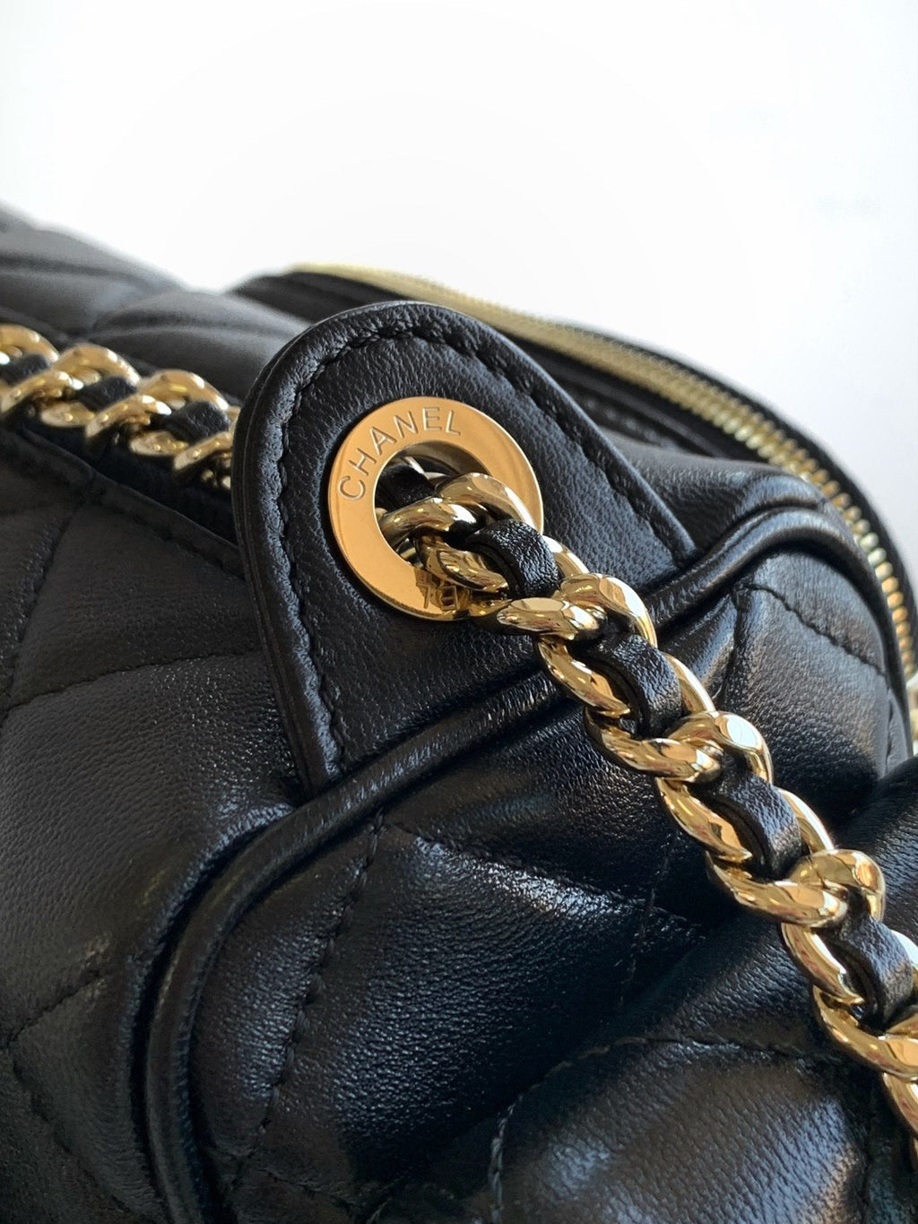CHANEL 25S CAMERA BAG 23 IN BLACK LAMBSKIN WITH GOLD HARDWARE