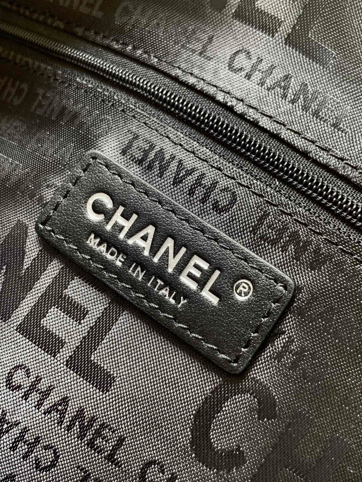 CHANEL 25S HOBO BAG 40 CM IN BLACK SMOOTH CALFSKIN