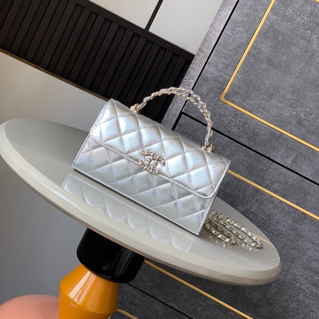 CHANEL 25S KELLY BAG 18 IN SILVER METALLIC LAMBSKIN WITH GOLD HARDWARE STYLE 1
