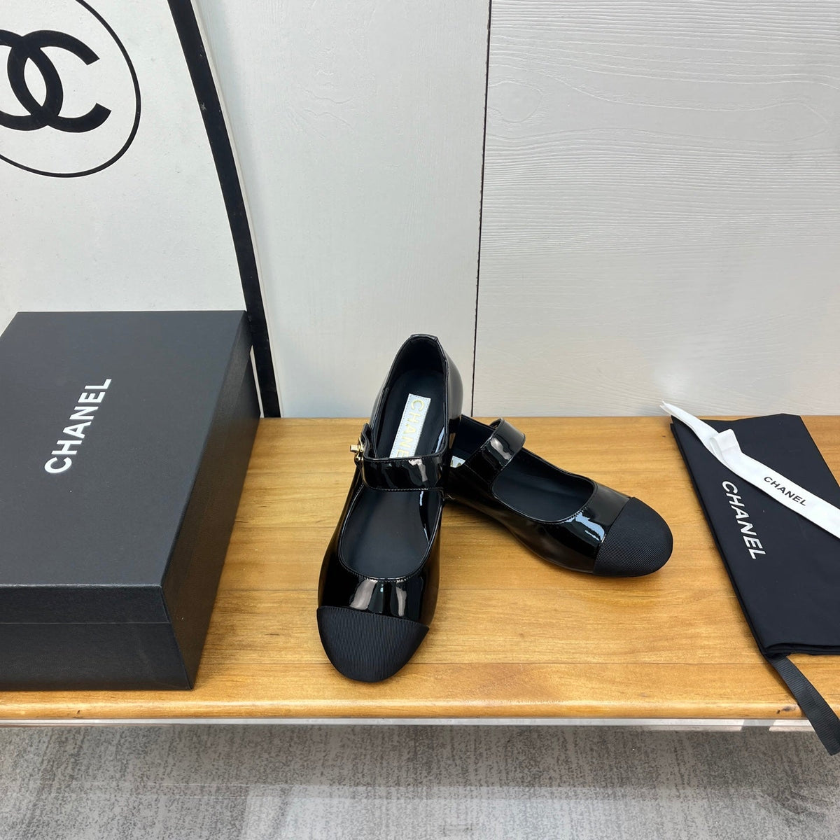 CHANEL 25S FLATS WITH FABRIC TOE IN BLACK GLOSSY CALFSKIN