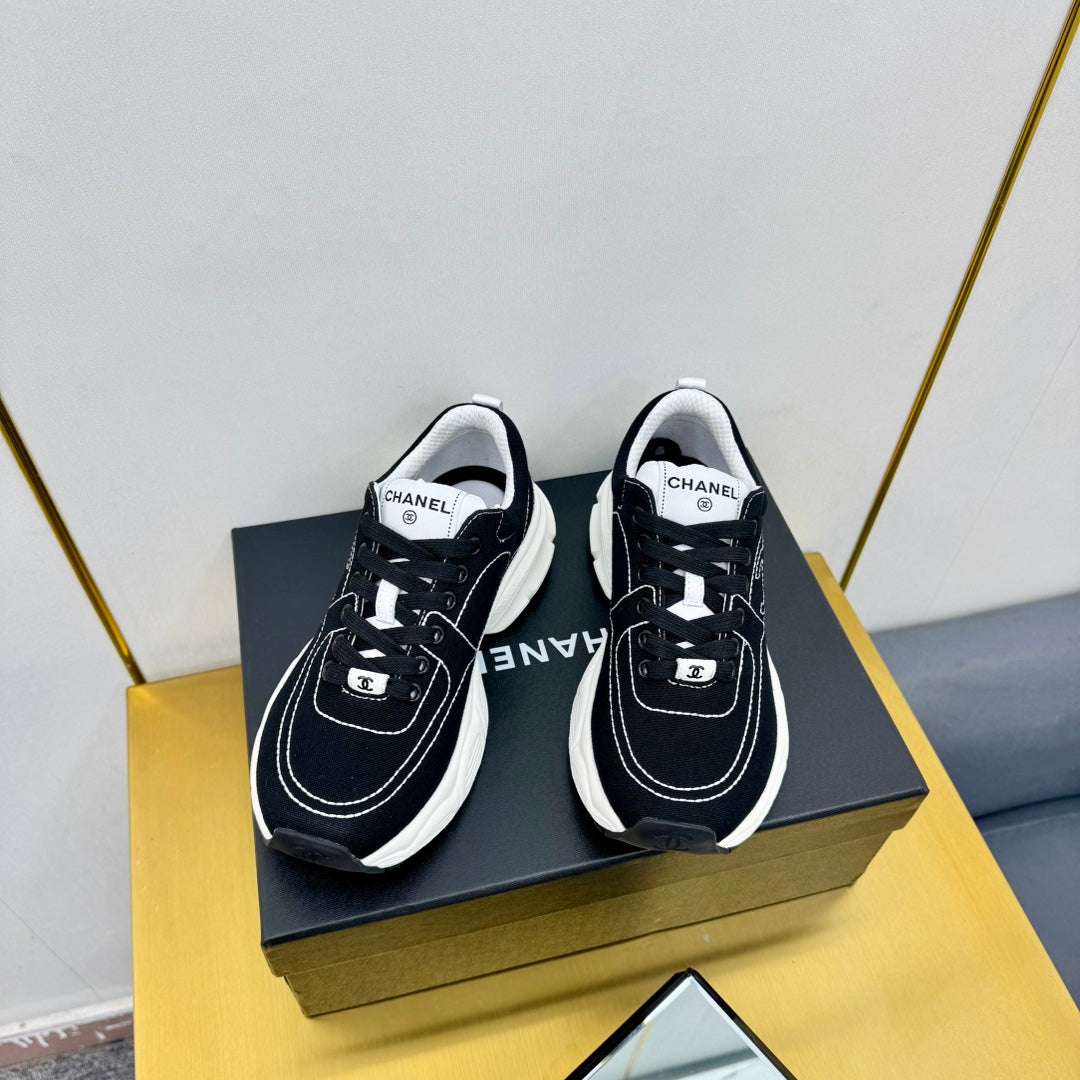 CHANEL SNEAKER IN BLACK MIX WHITE BREATHABLE FABRIC