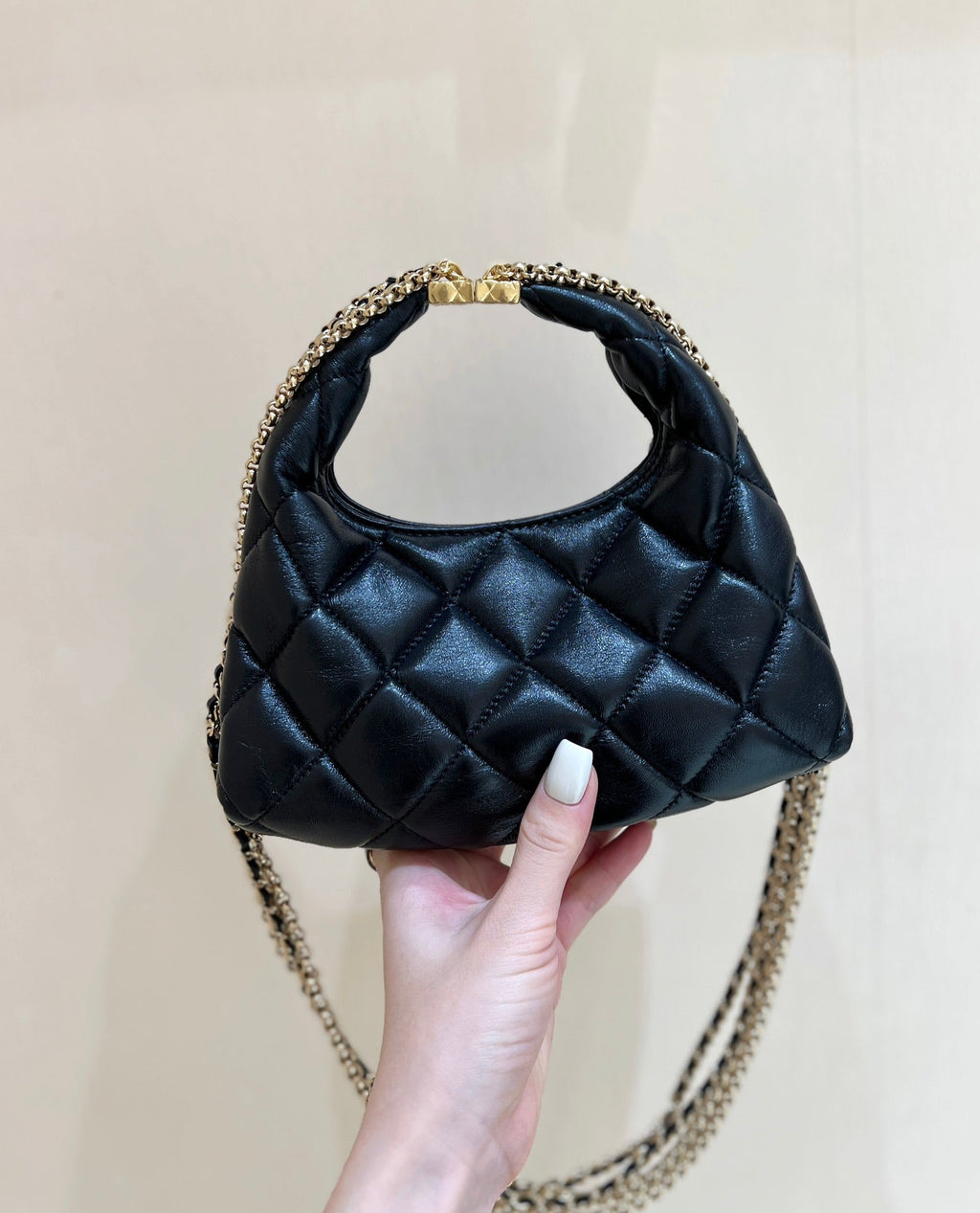 CHANEL HOBO 20 IN BLACK CALFSKIN GOLD HARDWARE
