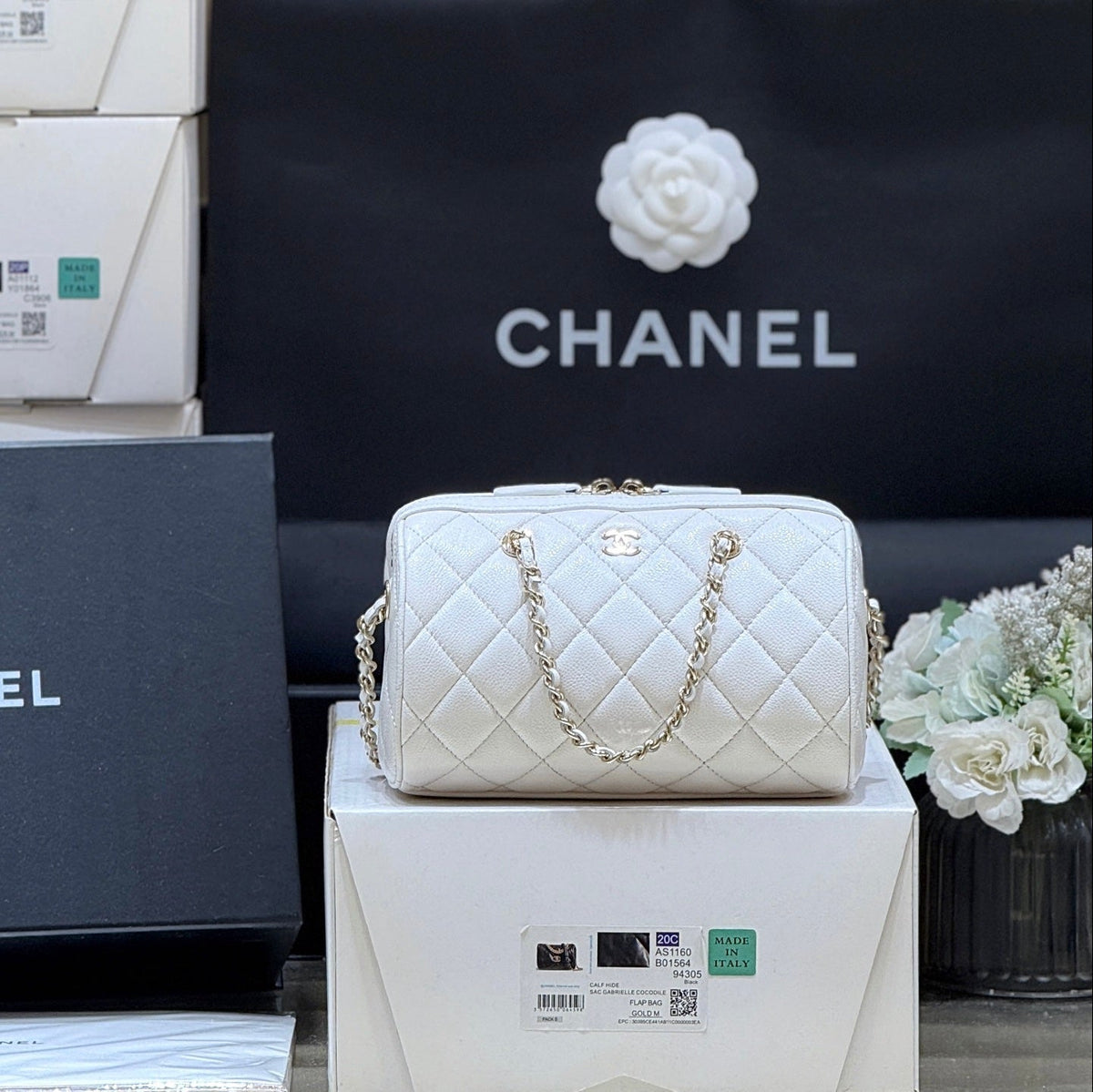 CHANEL 25S MINI BOWLING BAG 18 IN WHITE CALFSKIN GOLD HARDWARE