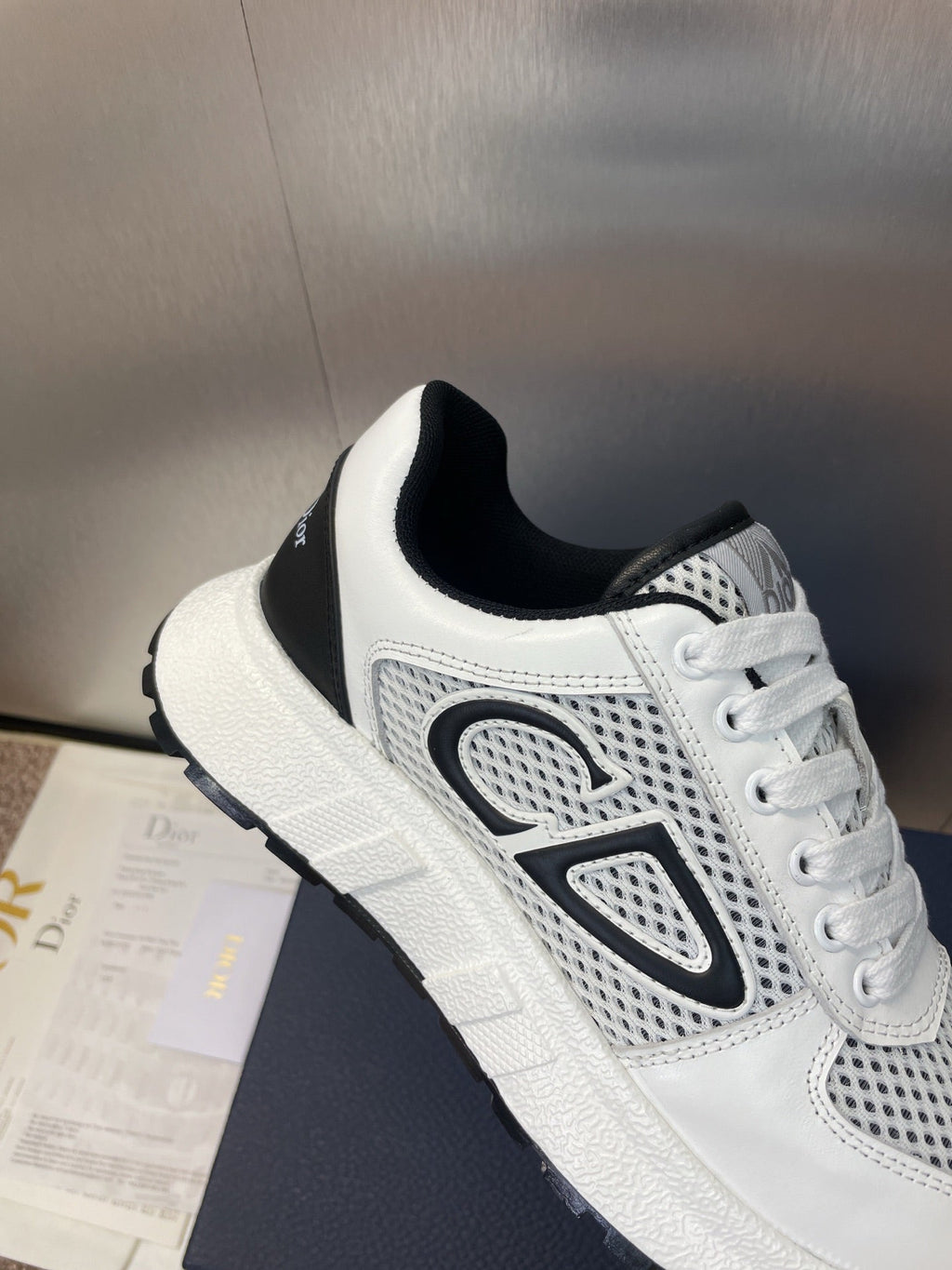 DIOR 25S D-RUN'N COUPLE SNEAKERS IN WHITE BLACK CALFSKIN AND MESH