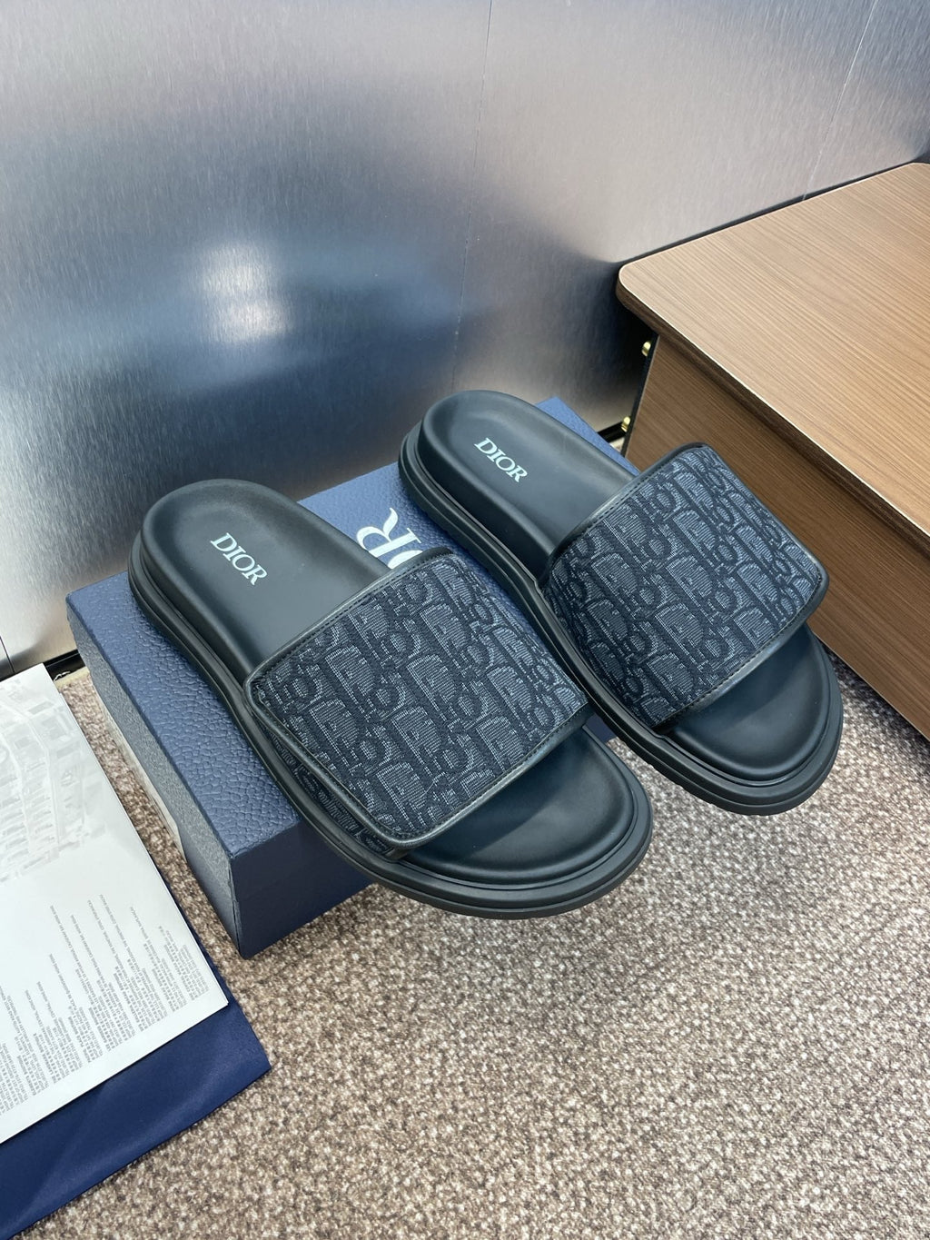 DIOR 25S ALIAS SLIDES IN BLACK CALFSKIN WITH CD OBLIQUE DARK BLUE LOGO