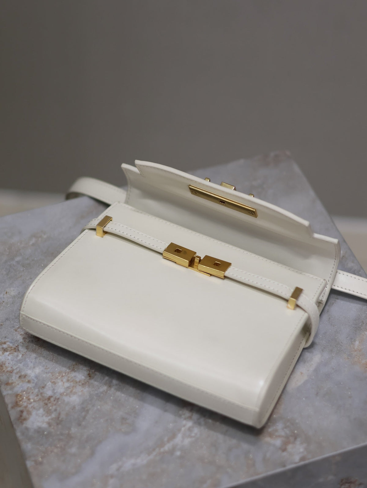 YSL 25S MINI MANHATTAN 19 IN BLANC VINTAGE CALFSKIN GOLD HARDWRE