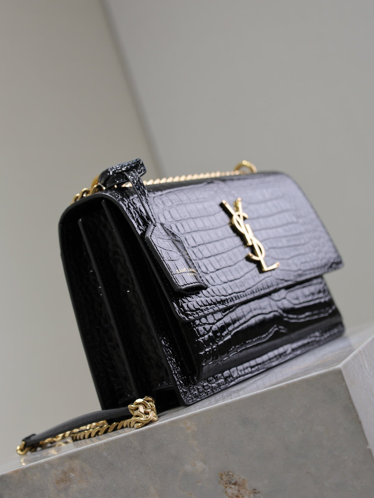 YSL 25S SUNSET MEDIUM 22 IN BLACK CROCODILE-EMBOSSED SHINY CALFSKIN GOLD HARDWARE