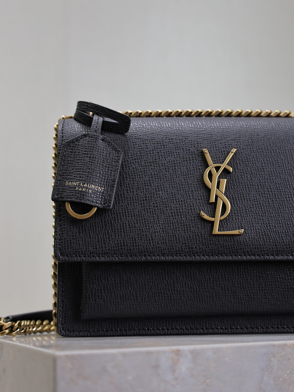 YSL 25S SUNSET MEDIUM 22 IN BLACK GRAINED CALFSKIN GOLD HARDWRE