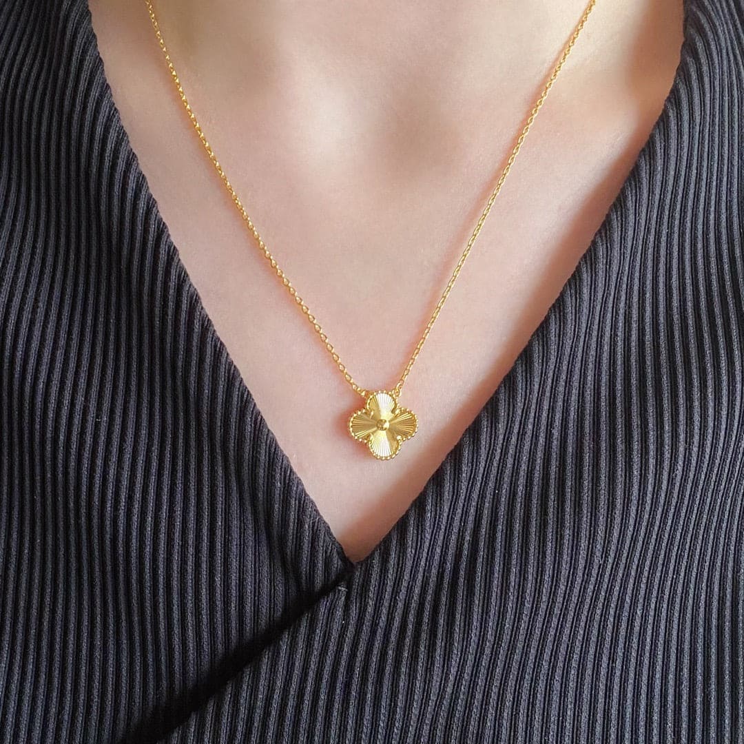Van Cleef & Arpels Vintage Alhambra Pendant Clover Necklace